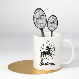 Dovanų rinkinys su zodiako ženklu – vardinis puodelis ir šaukštelis su graviruotu vardu